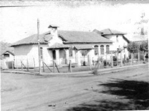 La antigua escuela de Hualañé en 1917, en la comuna de La Huerta